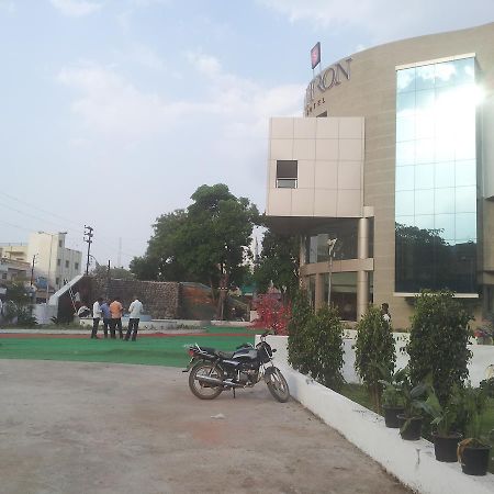 Saffron Hotel Jalna Bagian luar foto