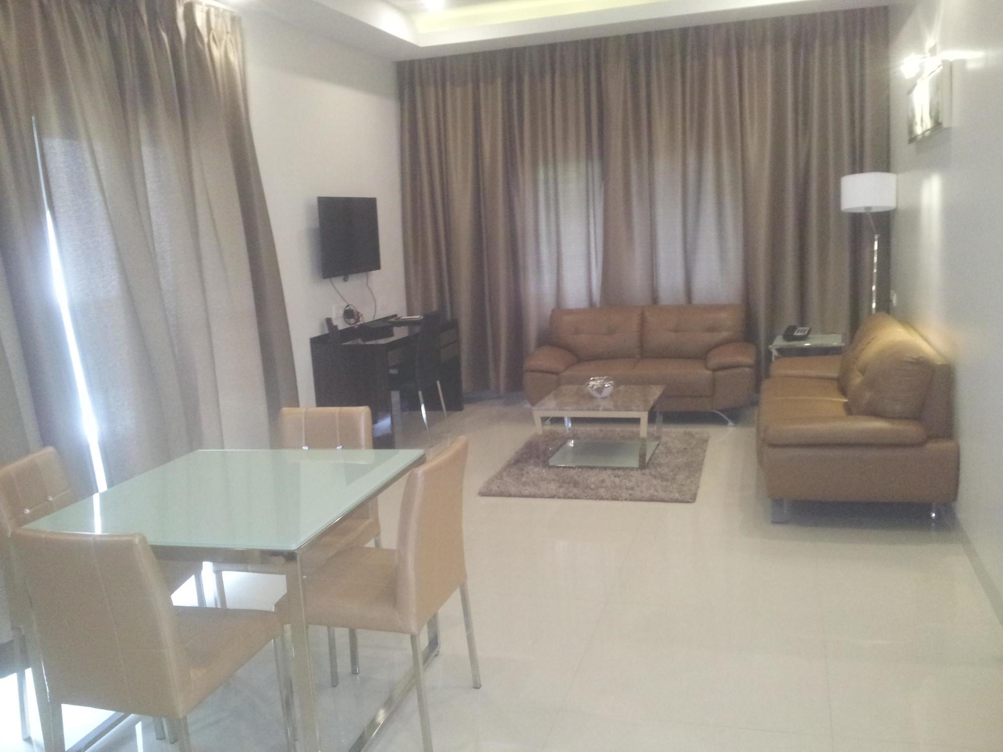 Saffron Hotel Jalna Bagian luar foto