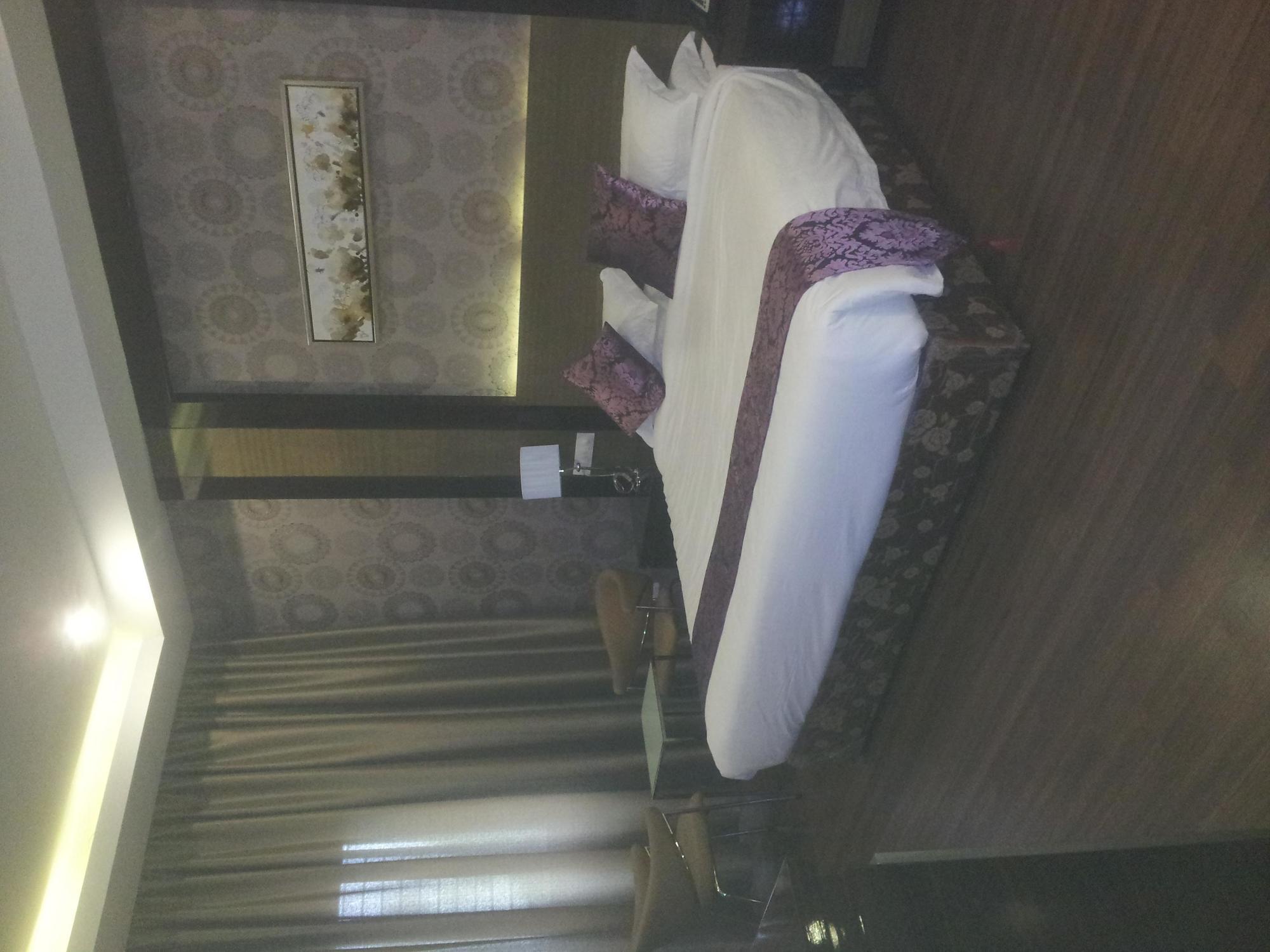 Saffron Hotel Jalna Bagian luar foto