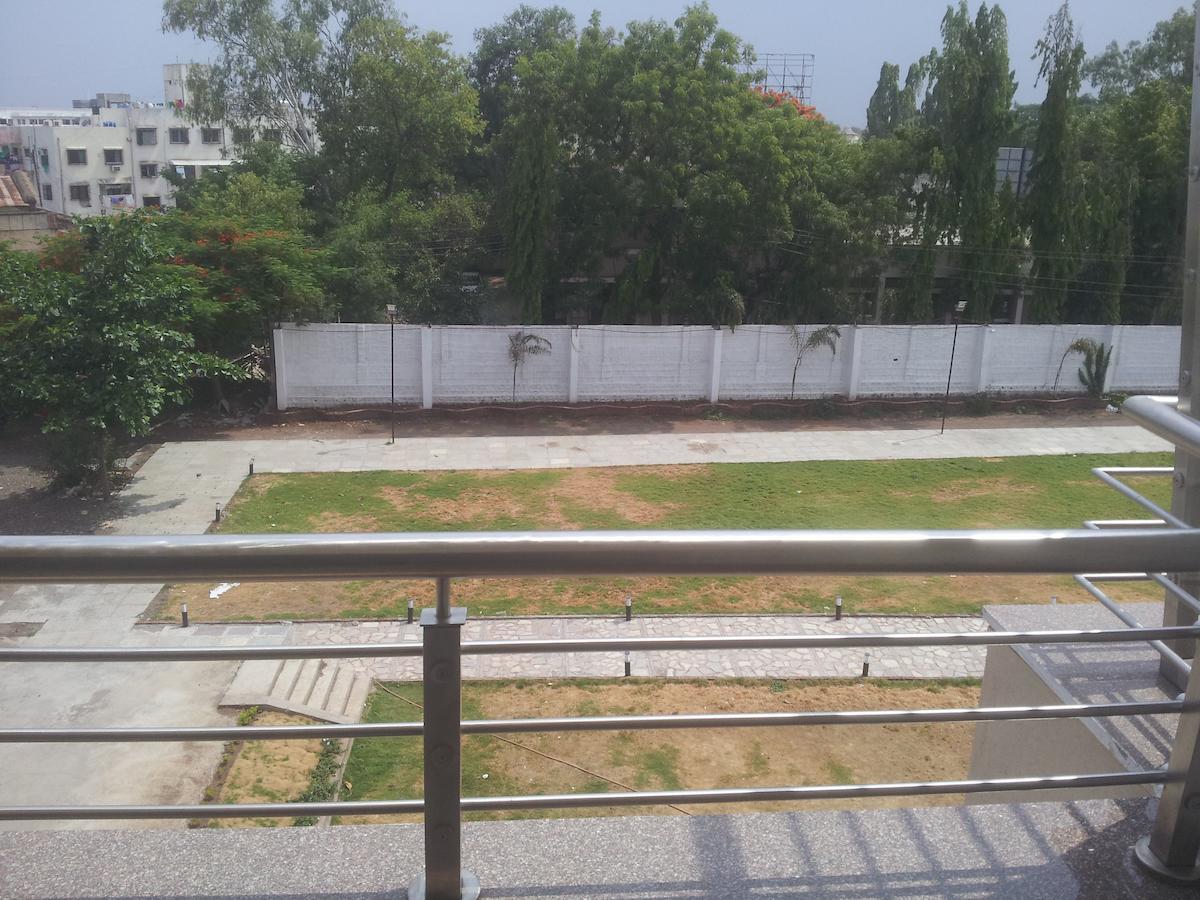 Saffron Hotel Jalna Ruang foto