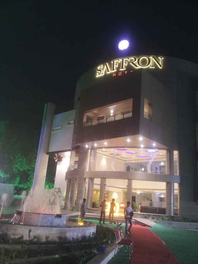 Saffron Hotel Jalna Bagian luar foto