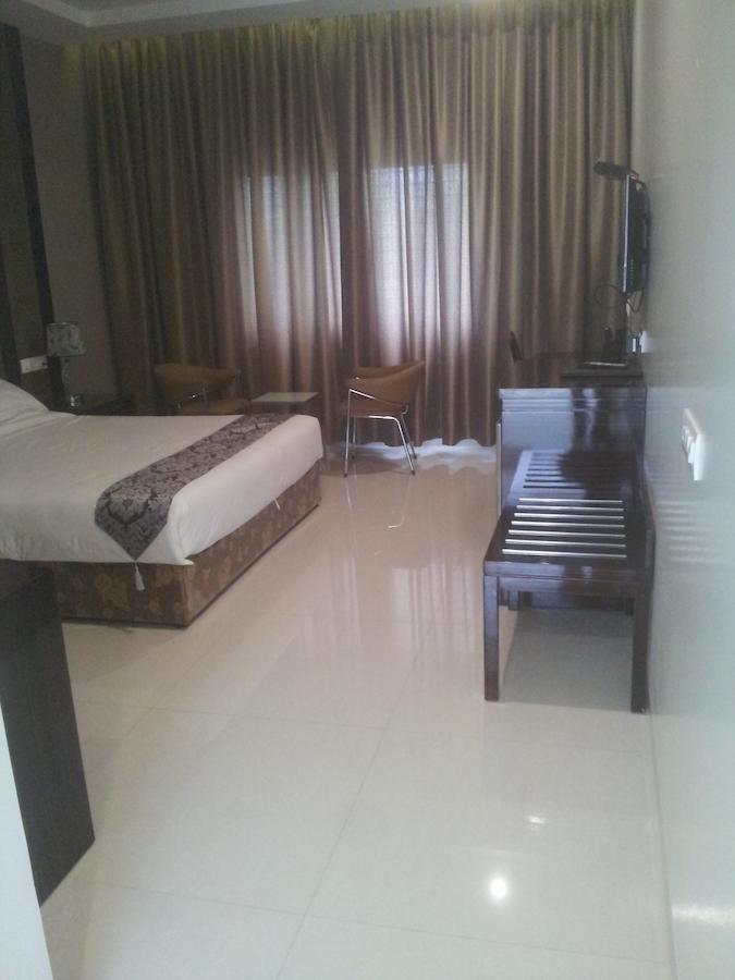 Saffron Hotel Jalna Ruang foto