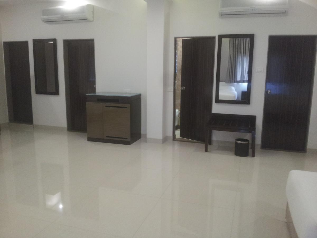 Saffron Hotel Jalna Ruang foto