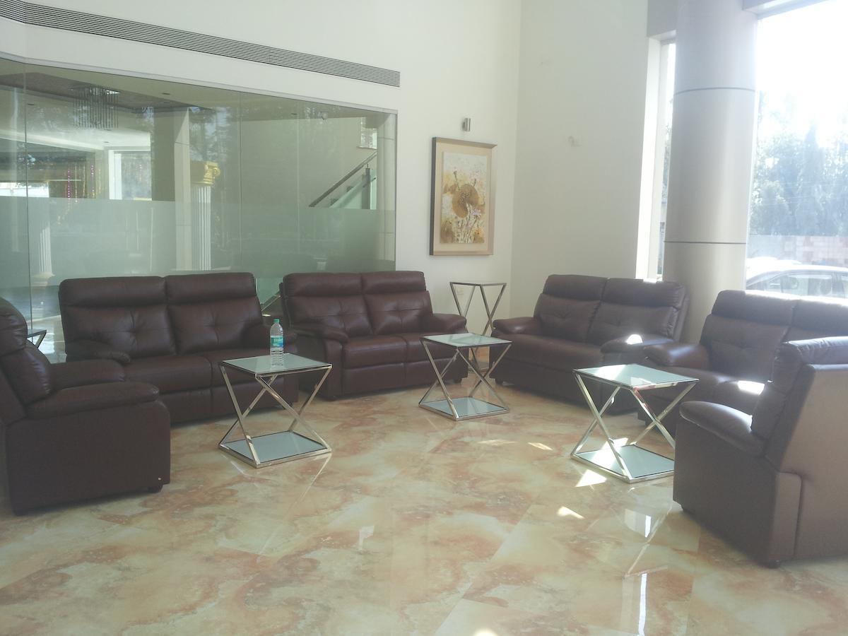 Saffron Hotel Jalna Bagian luar foto